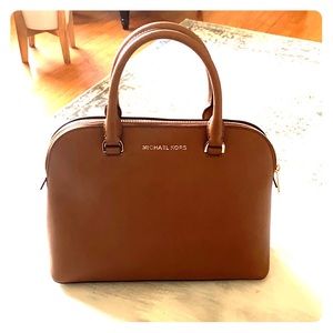 Michael Kors handbag Crossbody and camel color